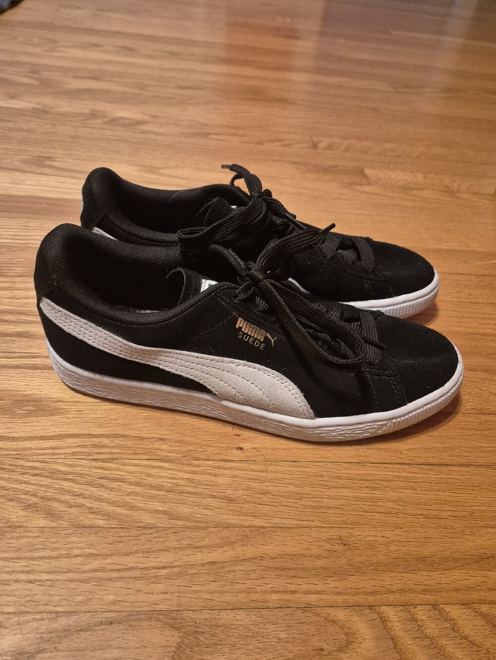Puma Suede Women's Sneakers - Black & White